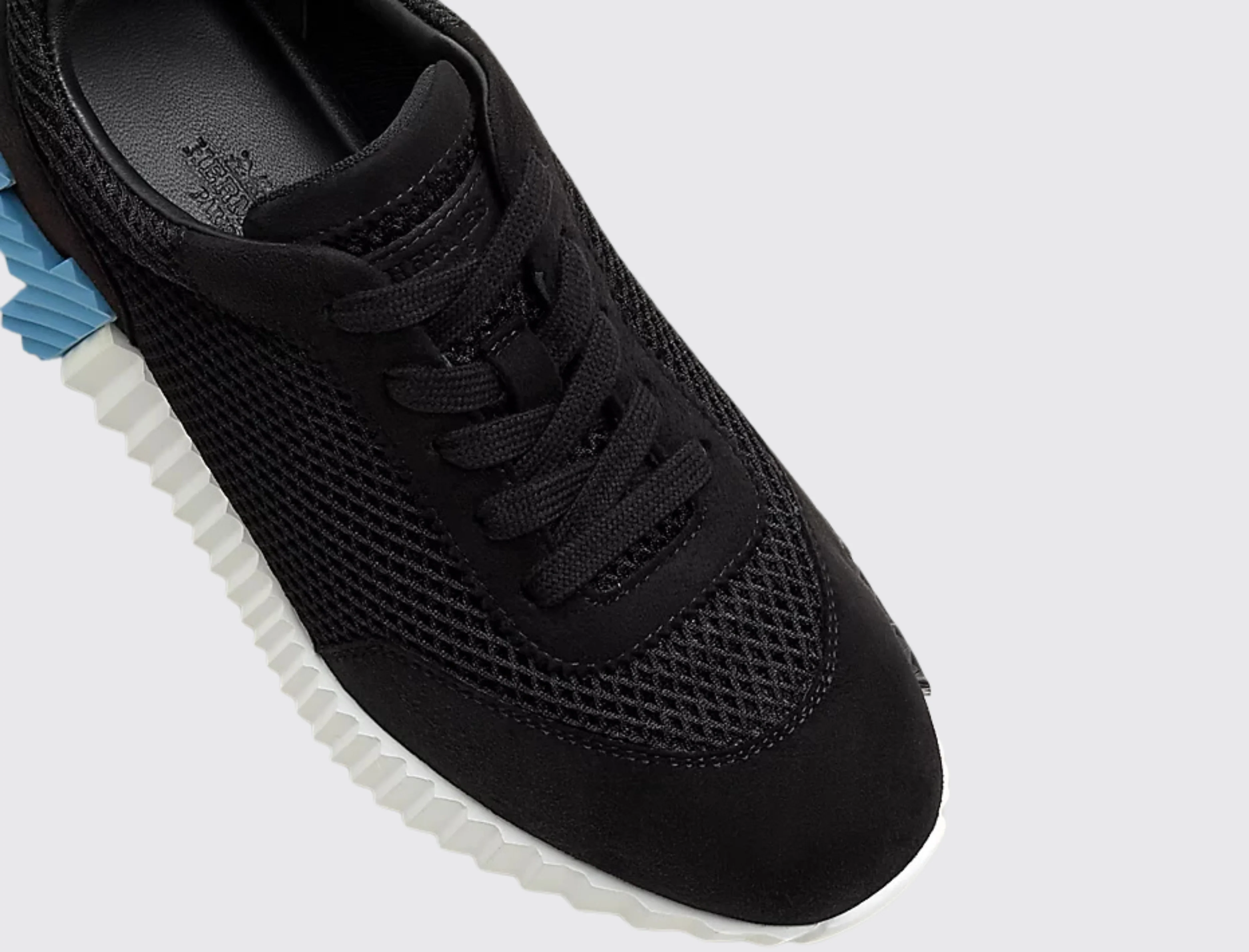 Bouncing Sneakers in Noir - Image 5